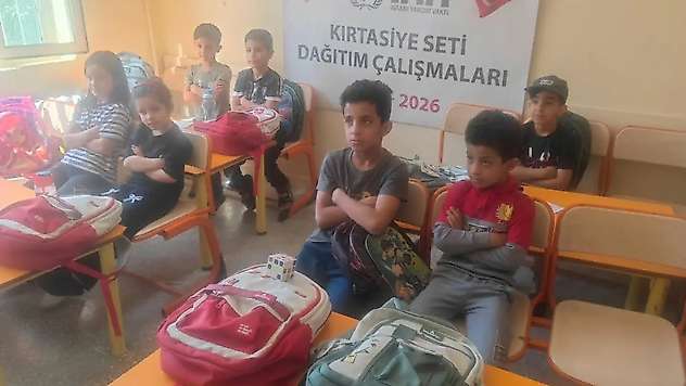Siirt'te 140 Aileye Kırtasiye Ve Okul Çantası Desteği