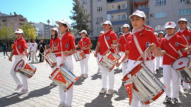 Siirt'te 20 Yıllık Özlem Son Buldu: Şehit Polis Hayrettin Şişman Ortaokulu Bando Takımı Kurdu