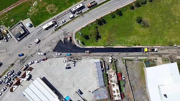 Siirt'te 26 Bölgede 50 Bin Ton Asfalt Serimi Başladı