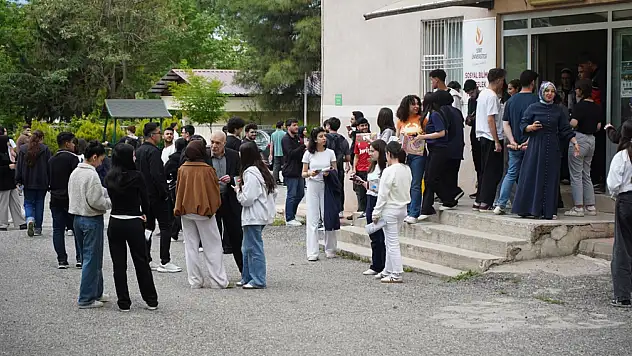 Siirt'te 400 Öğrenci İçin Gerçek Zamanlı YKS Provası Yapıldı