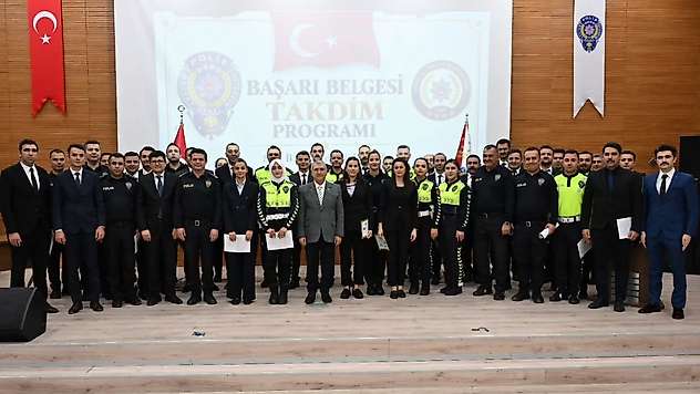 Siirt'te 71 Emniyet Personeline Başarı Belgesi Verildi