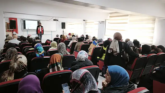 Siirt'te AEP Kapsamında 'Etkili İletişim' Eğitimi Düzenlendi