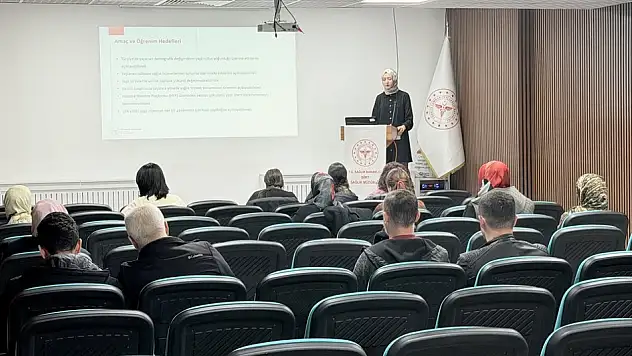 Siirt'te Aile Sağlığı Çalışanlarına ''Kronik Hastalık'' Eğitimi