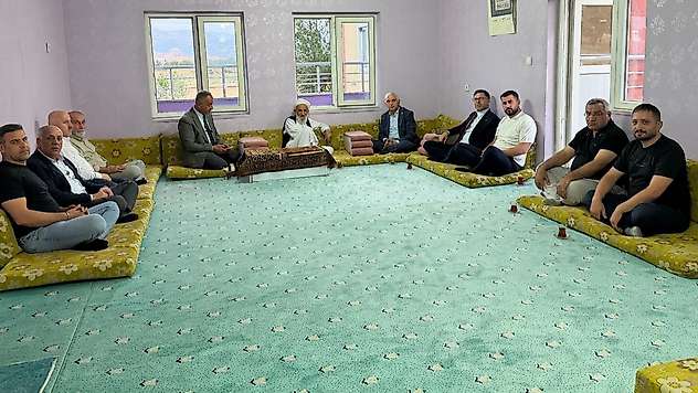 Siirt'te AK Parti Heyetinden Seyda Molla Kudbettin Zeren'e Ziyaret