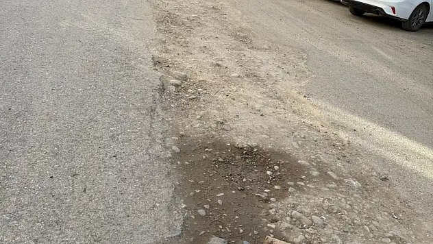 Siirt'te Alt Yapı Çalışması Sonrası Yol Toprak Halde Bırakıldı: Mahalleli Asfalt İstiyor