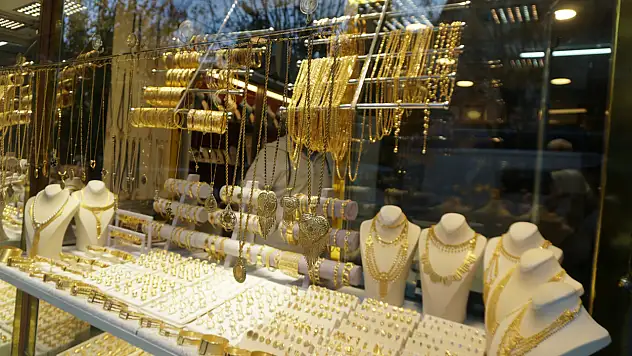 Siirt'te Altın Fiyatları Yükselişte: Çeyrek 6.881 TL, Gram 4.205 TL'yi Aştı