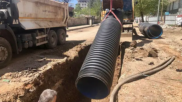 Siirt'te Altyapı Çalışmaları Sürüyor: Barış Mahallesi'nde Kanalizasyon Hattı Yenileniyor
