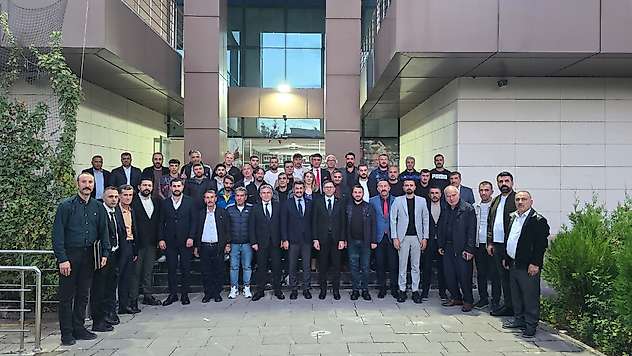 Siirt'te Amatör Sporlar Haftası Programına Siyasi İsimler Katıldı