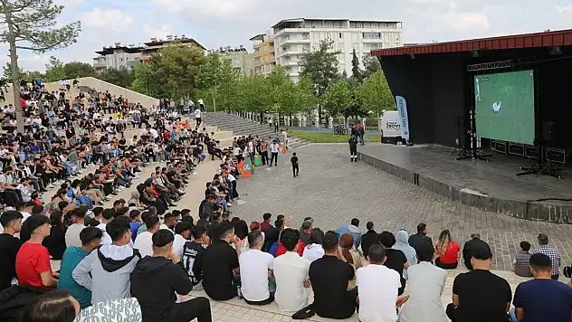 Siirt'te Amedspor Taraftarlarından Belediye'ye Dev Ekran Çağrısı