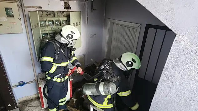 Siirt'te Apartman Boşluğunda Çıkan Yangın Korkuttu