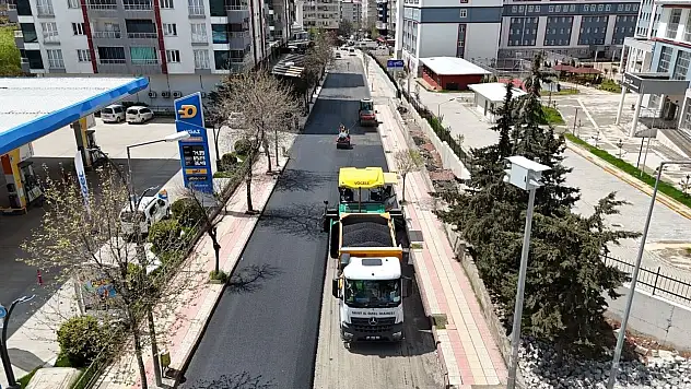 Siirt'te asfalt çalışmaları devam ediyor: 50 bin tonluk hedef