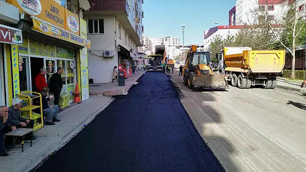 Siirt'te Asfalt Çalışmaları Sürüyor: 26 Bölgede Yol Yenileme Programı Uygulanıyor