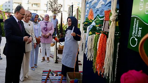 Siirt'te Atıktan Sanata Yolculuk: İleri Dönüşüm Sergisi Ziyaretçilerini Ağırlıyor