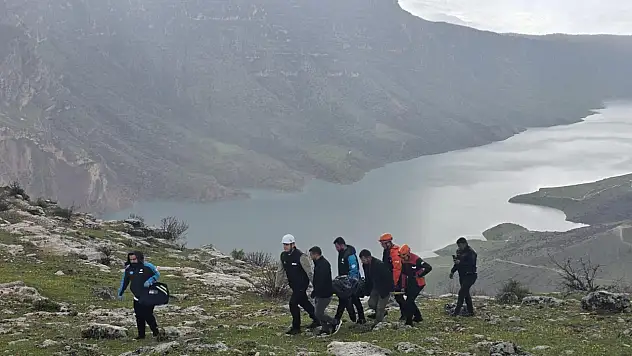 Siirt'te Atıyla Kayalıklara Düşen Vatandaş Ağır Yaralandı