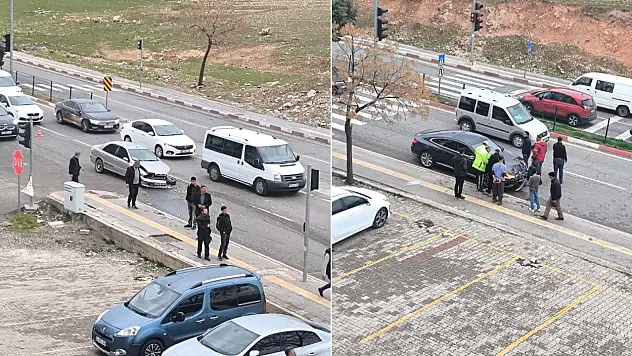 Siirt'te Aynı Noktada Bir Kaza Daha: Araçlarda Büyük Maddi Hasar Meydana Geldi