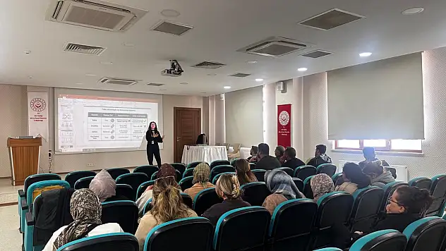 Siirt'te Bakım Personellerine Çocuk ve Ergen Sağlığı Eğitimi Verildi