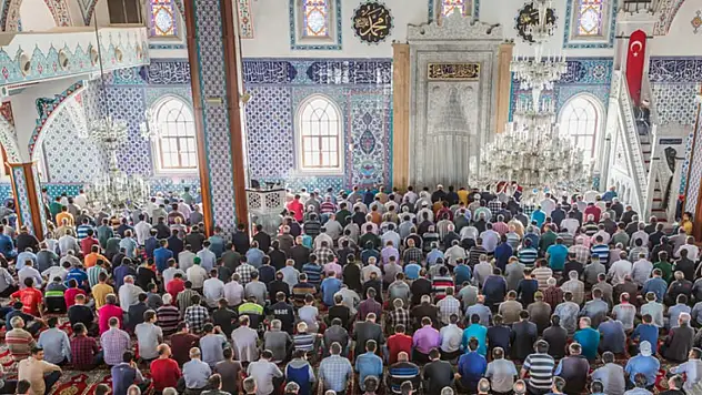 Siirt'te Bayram Namazı Saati Açıklandı: Vatandaşlar Sabahın İlk Saatlerinde Camilere Akın Edecek
