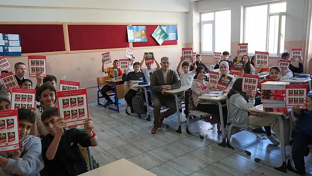 Siirt'te Beton Firmalarından 1.120 Öğrenciye 3 Bin 360 Kitap Desteği