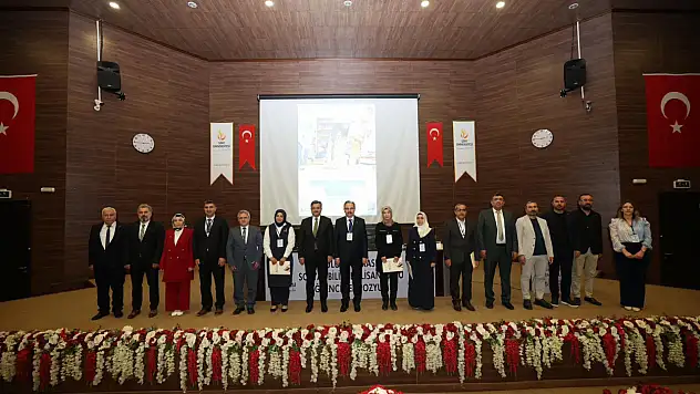 Siirt'te 'Bilimin Işığında Aile' Temalı Uluslararası Sempozyum Düzenlendi