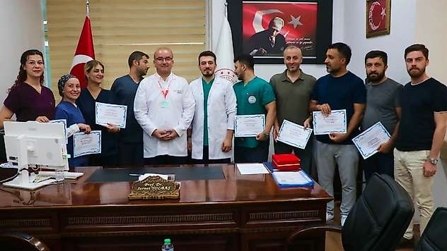Siirt'te Bir İlk Gerçekleşti: Başhekim Yolbaş'tan Başarılı Ekibe Teşekkür