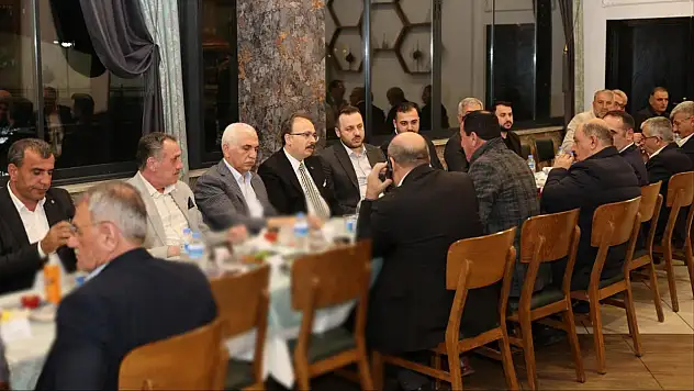 Siirt'te Birlik ve Beraberlik İftarı: Vali, Milletvekili ve Belediye Başkanları Aynı Sofrada