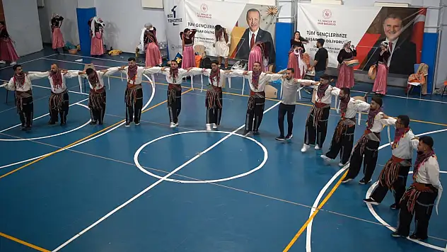 Siirt'te ''Botan Efsanesi'' Yeniden Sahnede: Maarif Halk Dansları Topluluğu İlk Gösteriye Hazırlanıyor