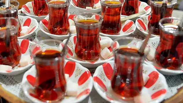 Siirt'te Çay Fiyatlarına Zam Bekleniliyor: Bardak Çay 15 TL'ye Dayandı