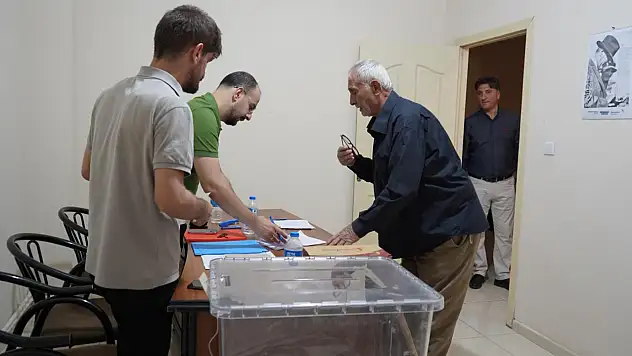Siirt'te CHP Merkez İlçe Başkanlığı Seçimi Tamamlandı! Yeni Başkan Celalettin Akınay Oldu