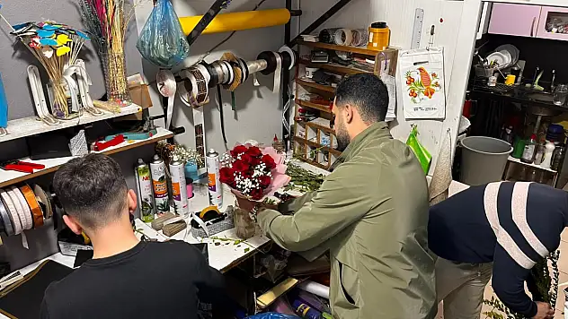 Siirt'te Çiçekçilerde 24 Kasım Yoğunluğu: Siparişlere Yetişemiyorlar