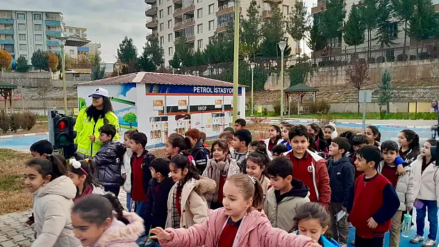 Siirt'te Çocuklara Trafik Bilinci: Eğitim Parkında Hem Öğrendiler Hem Eğlendiler
