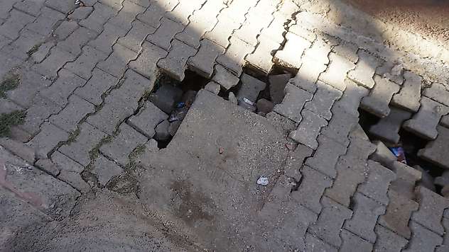 Siirt'te Çöken Yol Mahalle Sakinlerini Tedirgin Ediyor