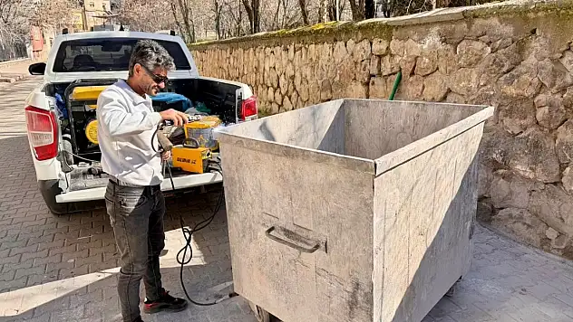 Siirt'te Çöp Konteynerleri Onarılıyor