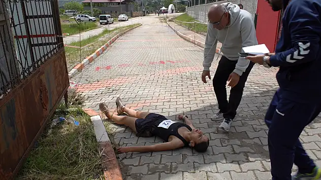 Siirt'te Dağ Koşusu Şampiyonasında Sporcular Yere Yığıldı