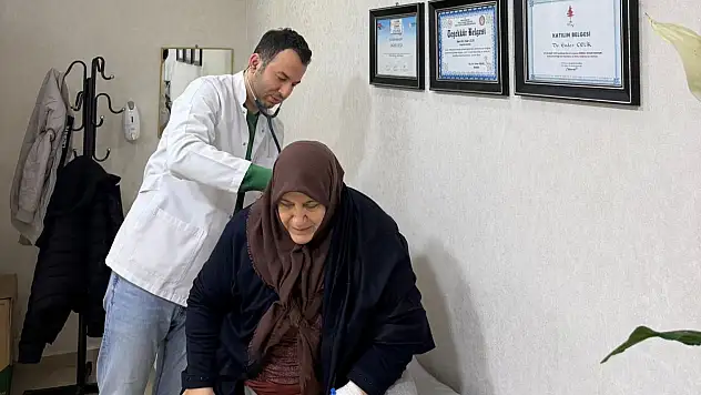 Siirt'te Dahiliye Uzmanı Ender Çelik'e Yoğun İlgi: Hızlı Teşhis ve Etkili Tedavi Vatandaşları Memnun Ediyor