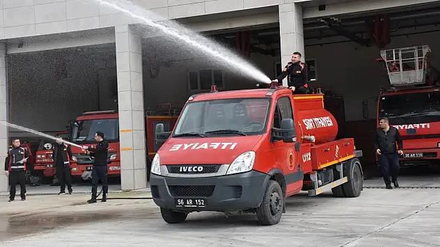 Siirt'te dar sokaklar için özel itfaiye aracı hizmete alındı