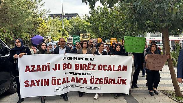 Siirt'te DEM Parti ve DBP'den Abdullah Öcalan İçin Yürüyüş