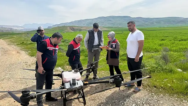 Siirt'te 'Dronlu İlaçlama' denetimi: Ekipler tarlalarda ruhsat kontrolü yaptı