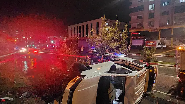 Siirt'te Düğünden Dönenleri Taşıyan Kamyonet Devrildi: 3 Kişi Yaralandı