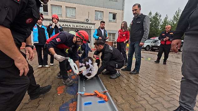 Siirt'te Dünya Afet Risklerini Azaltma Günü'nde Tatbikat ve Farkındalık Etkinlikleri Düzenlendi