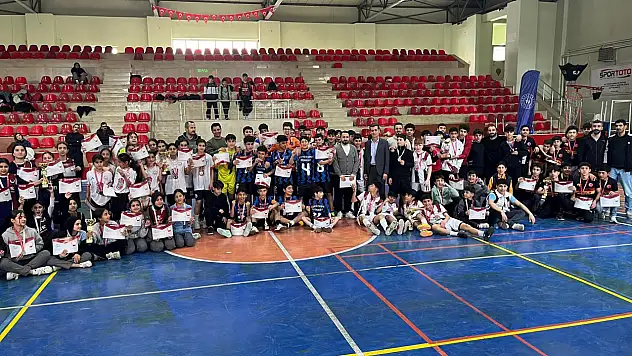 Siirt'te Futsal Heyecanı Sona Erdi: Şampiyonlar Belli Oldu