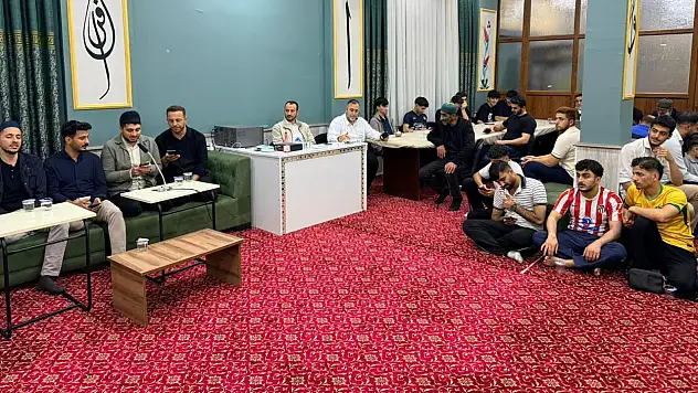 Siirt'te Gençler Meşk Gecesi Programında Buluştu