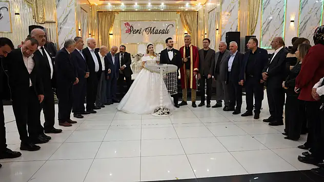 Siirt'te Görkemli Düğün: İlçin ve Yalsız Ailelerinin Mutlu Günü