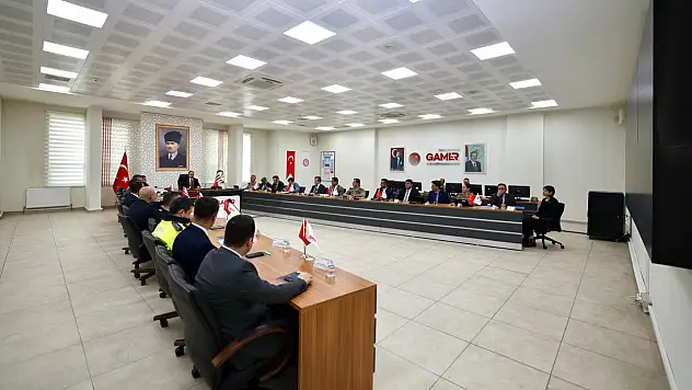 Siirt'te Güvenlik ve Asayiş Toplantısı Vali Kızılkaya Başkanlığında Yapıldı