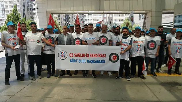Siirt'te HAK-İŞ Üyeleri Kamu Protokolü Süreciyle İlgili Basın Açıklaması Yaptı