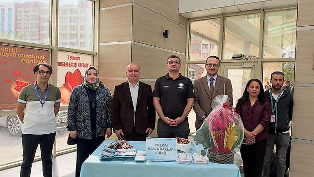 Siirt'te Hasta Hakları Günü Dolayısıyla Hastalara Gül ve Karanfil Verildi