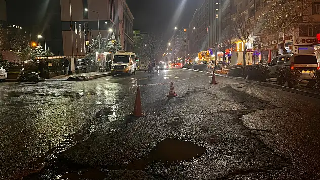 Siirt'te Hastane Önündeki Yol Çöktü! Yol Tek Yönlü Trafiğe Kapatıldı