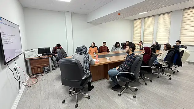 Siirt'te hekimlere yönelik tütün bağımlılığı tedavisi eğitimi düzenlendi