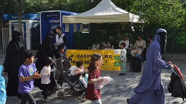 Siirt'te HÜDA-PAR uyuşturucuyla mücadele için stant açtı