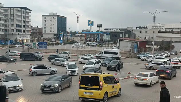 Siirt'te iftar öncesi trafik çilesi! Vatandaşlar isyan etti