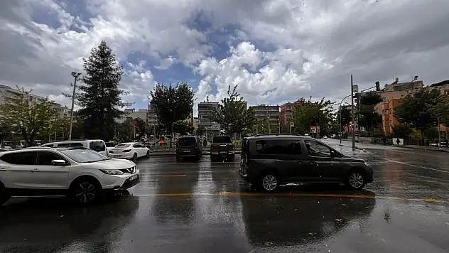 Siirt'te İki Mevsim Bir Arada: Bir Yanda Güneş Bir Yanda Yağmur